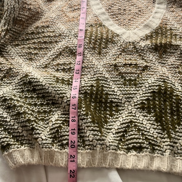 SADIE & SAGE soft green Aztec chunky knit sweater - Picture 6 of 6